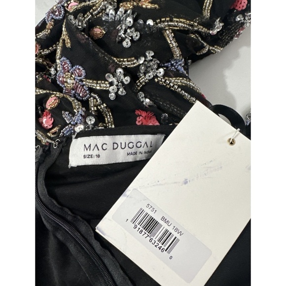 NWT $598 Mac Duggal [PLUS 18W ] Embellished Flutter Cap Sleeve V Neck Gown G1580 - Picture 3 of 15